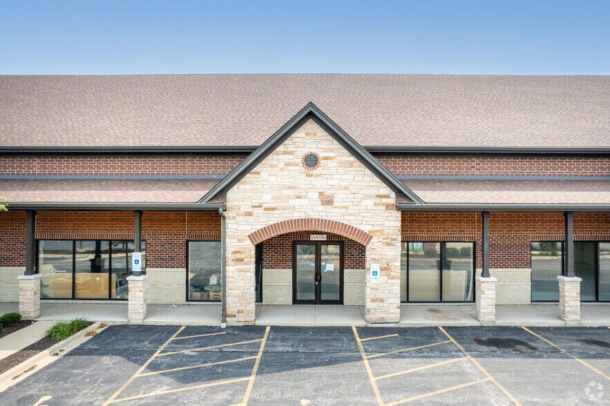 550-660 W Boughton Rd, Bolingbrook, IL à louer - Photo du bâtiment - Image 3 de 10