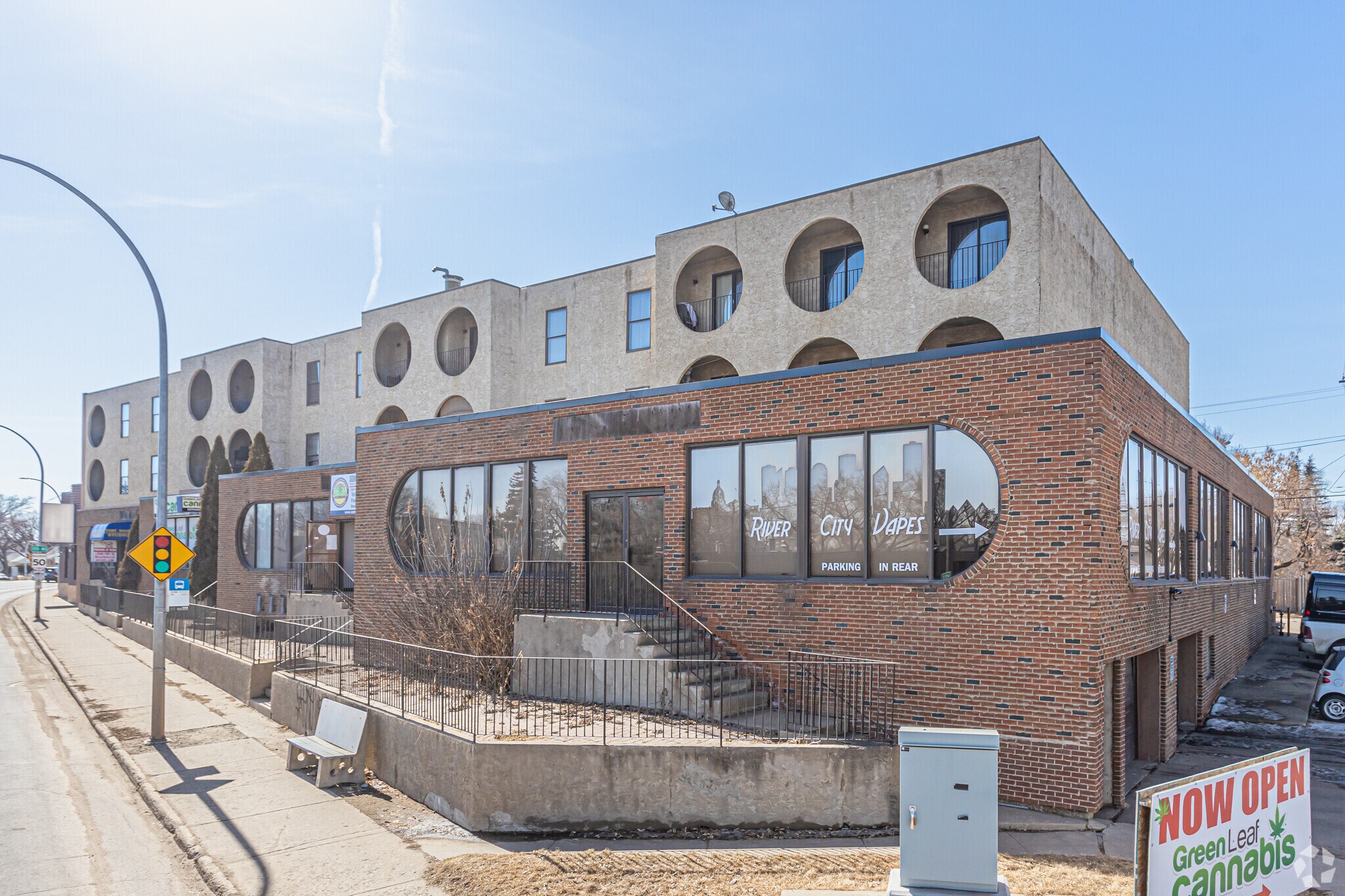 12046 Fort Rd NW, Edmonton, AB à louer Photo du bâtiment- Image 1 de 37