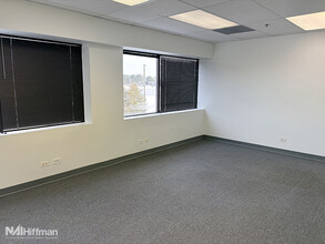 400-444 E State Pky, Schaumburg, IL for lease Interior Photo- Image 2 of 7