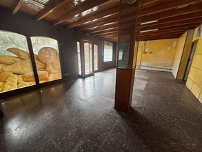 Retail in Cornellà de Llobregat, Barcelona for lease Interior Photo- Image 2 of 9