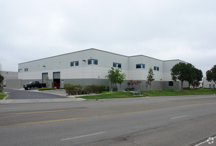 1601 Fiske Pl, Oxnard, CA à louer - Photo du bâtiment - Image 3 de 3