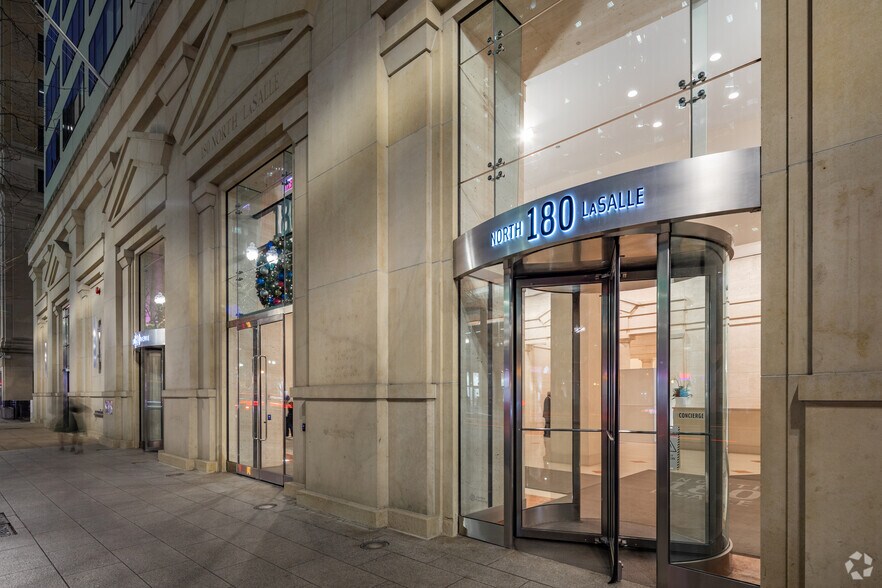 180 N LaSalle St, Chicago, IL à louer - Photo du bâtiment - Image 3 de 8