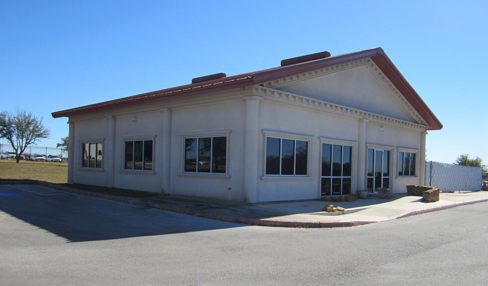 1425 Universal City Blvd, Universal City, TX à louer - Photo principale - Image 1 de 4