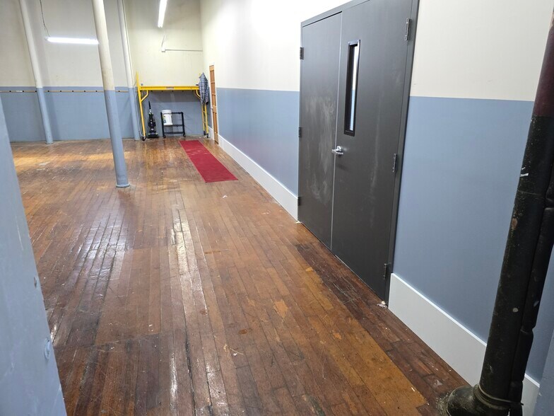 1 S Main St, Coventry, RI à louer - Photo du bâtiment - Image 3 de 23