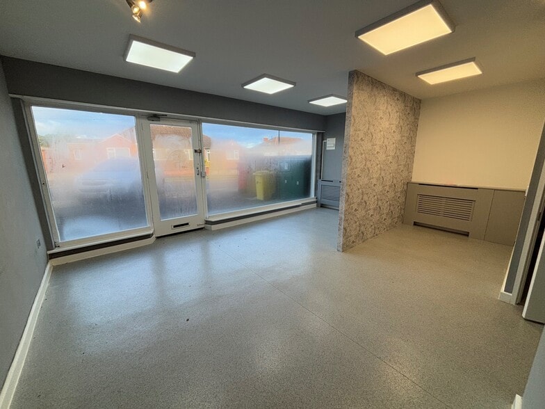 29-33 Portfields Rd, Newport Pagnell for lease - Building Photo - Image 2 of 13