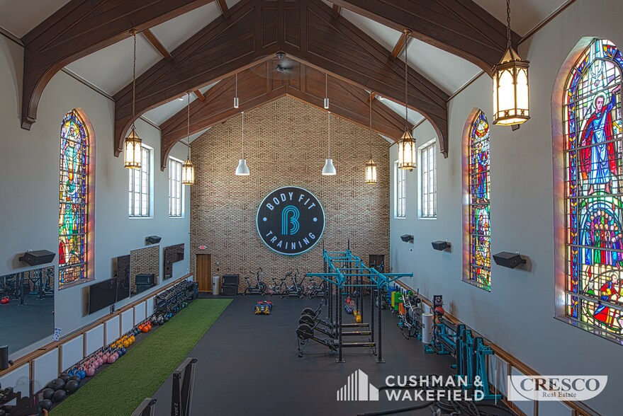 16300-16306 Detroit Ave, Cleveland, OH à louer - Photo du bâtiment - Image 2 de 21