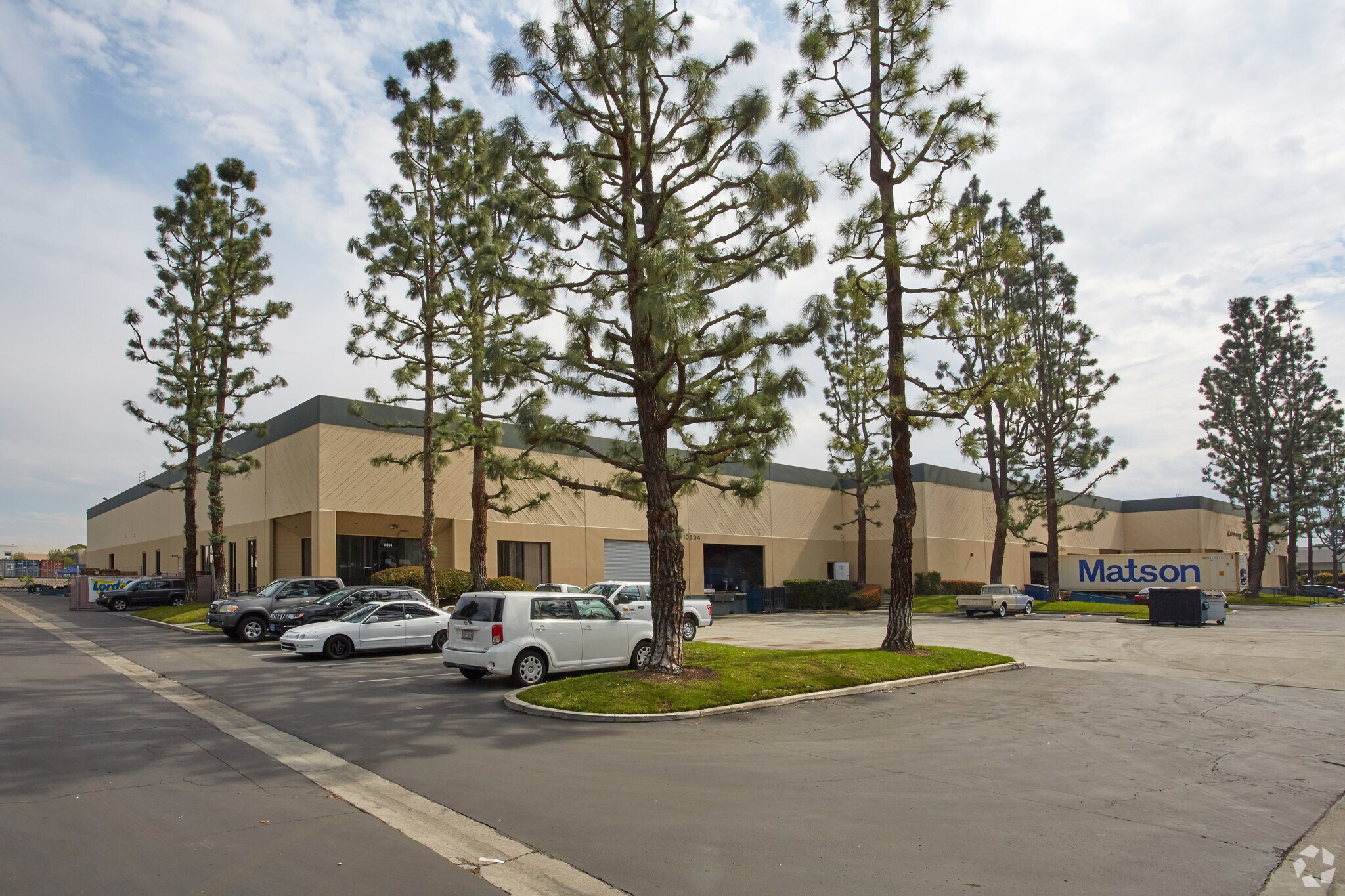 10504-10540 Pioneer Blvd, Santa Fe Springs, CA à louer Photo du bâtiment- Image 1 de 5