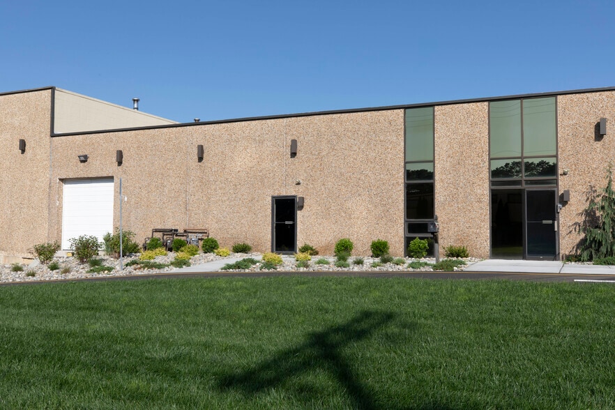 1106 Industrial Parkway, Brick, NJ for lease - Building Photo - Image 2 of 6