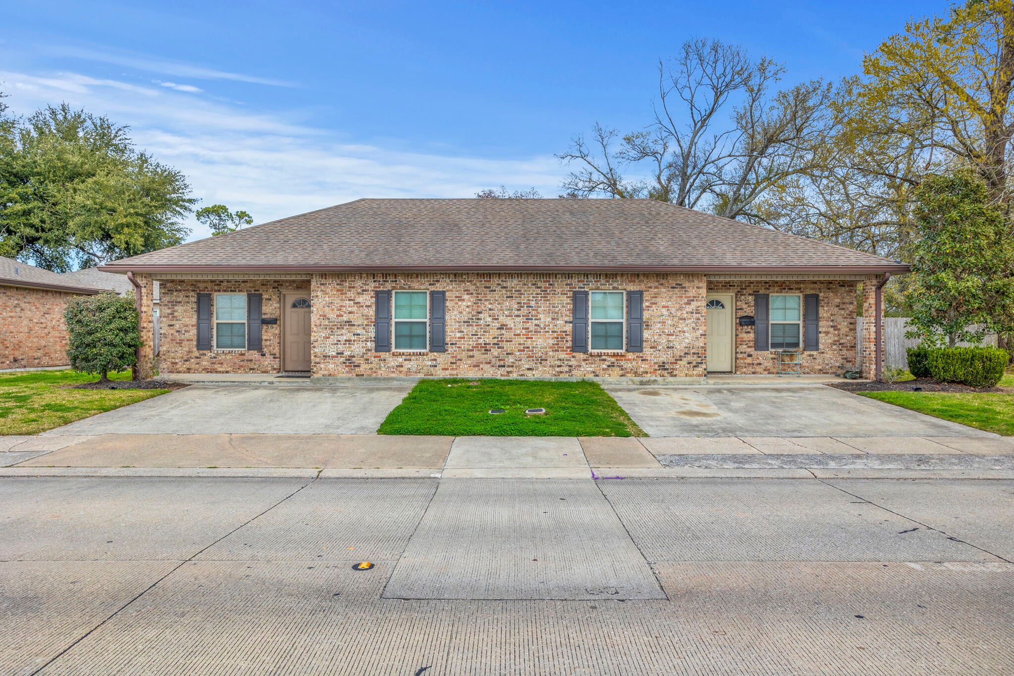 140 Louie St, Lake Charles, LA for sale Primary Photo- Image 1 of 10