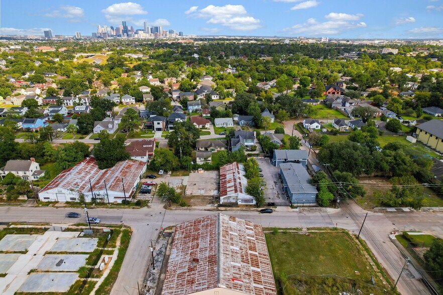 3371 Dixie Dr, Houston, TX for sale - Building Photo - Image 2 of 3