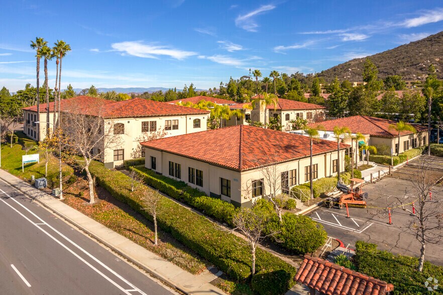 15721-15725 Pomerado Rd, Poway, CA à louer - Photo du bâtiment - Image 1 de 9