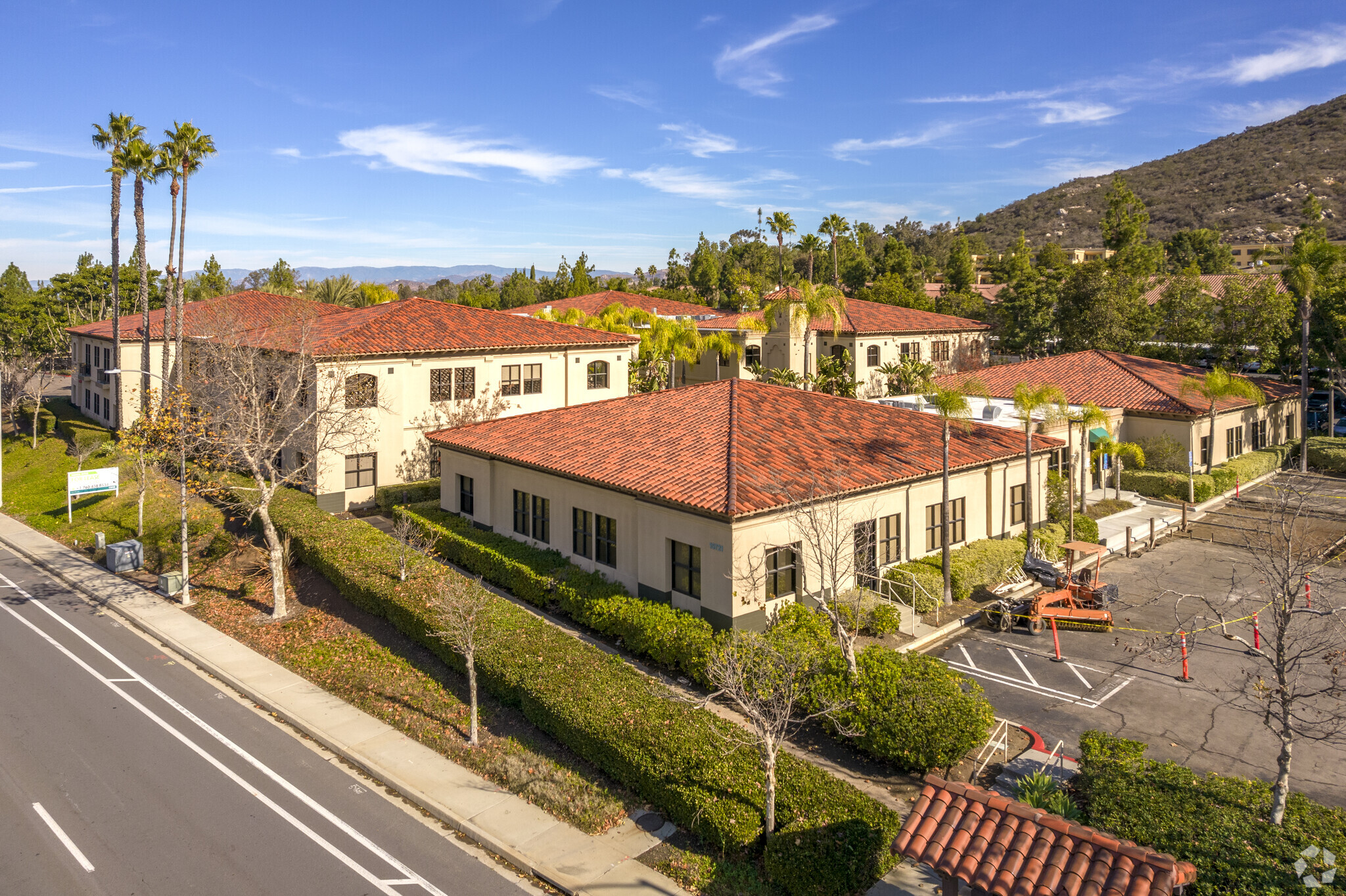 15721-15725 Pomerado Rd, Poway, CA à louer Photo du b timent- Image 1 de 10