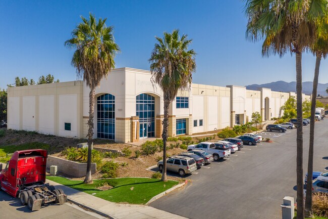 Plus de détails pour 1351 Air Wing Rd, San Diego, CA - Industriel à louer