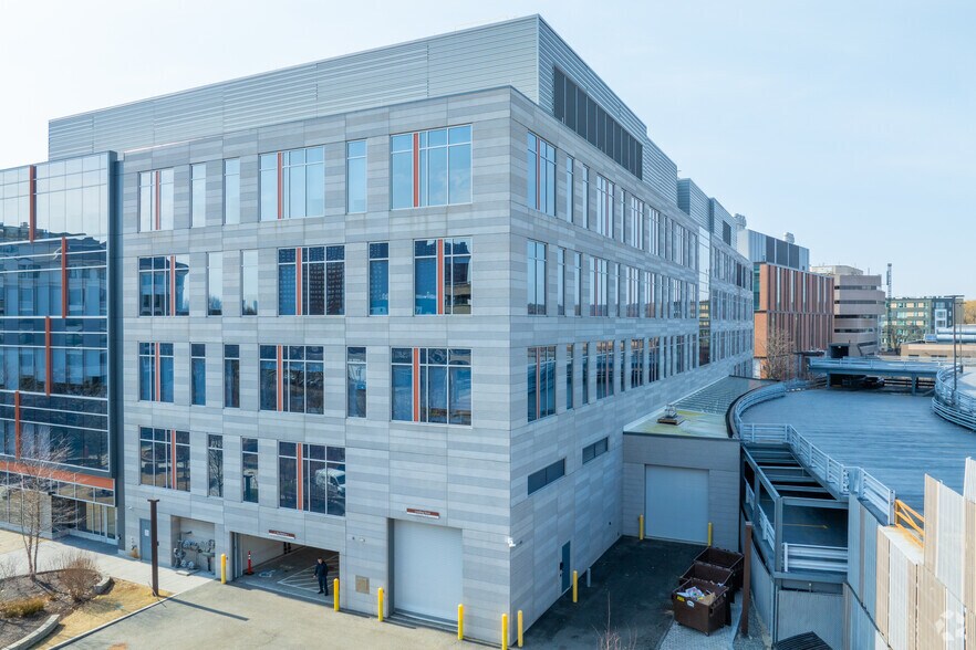 35 Cambridgepark Dr, Cambridge, MA à louer - Photo du bâtiment - Image 2 de 4