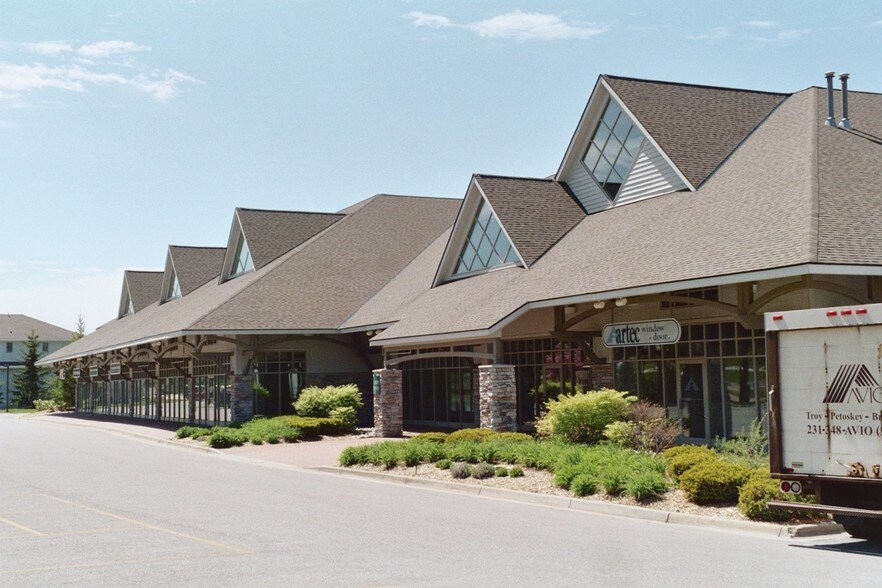 3890 Charlevoix Rd, Petoskey, MI à louer - Photo du bâtiment - Image 1 de 7