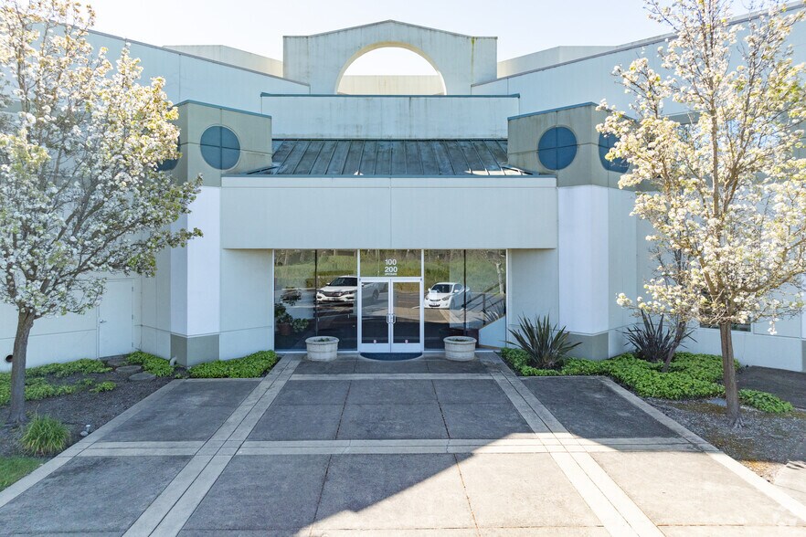 1450 Technology Ln, Petaluma, CA à louer - Photo du bâtiment - Image 3 de 11