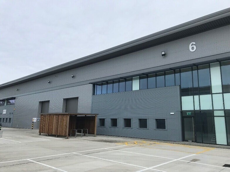 Airport Service Rd, Portsmouth for lease - Building Photo - Image 3 of 23