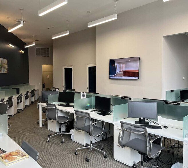 664 Fulton St, Brooklyn, NY for lease - Building Photo - Image 3 of 9