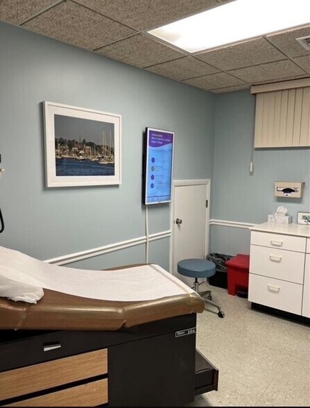 1050 Warwick Ave, Warwick, RI à louer - Photo intérieure - Image 3 de 14