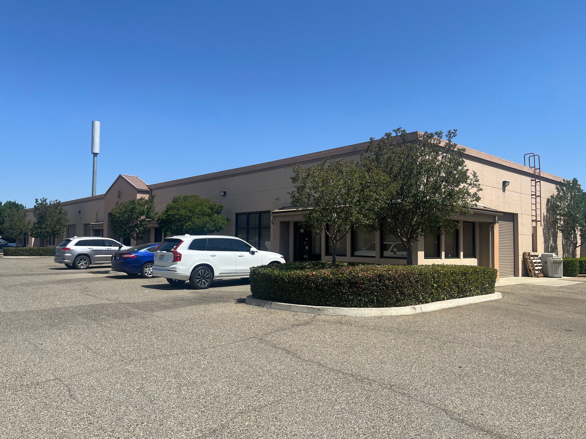 5480 W Spruce Ave, Fresno, CA for lease Building Photo- Image 1 of 4