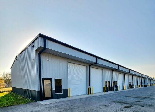 Plus de détails pour 877 NE 27th Ln, Cape Coral, FL - Industriel à louer
