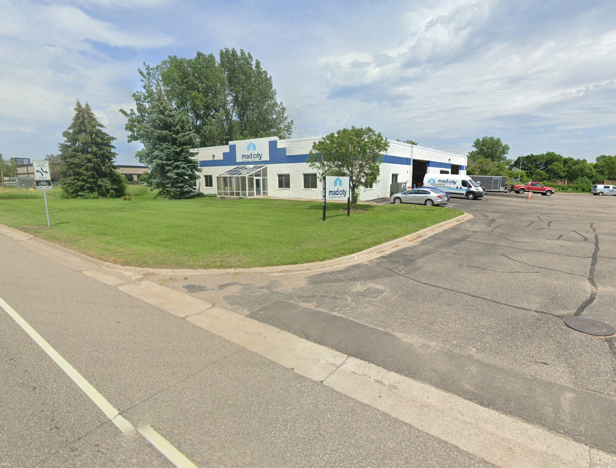 2123 NW Old Highway 8, New Brighton, MN à louer Photo du bâtiment- Image 1 de 9