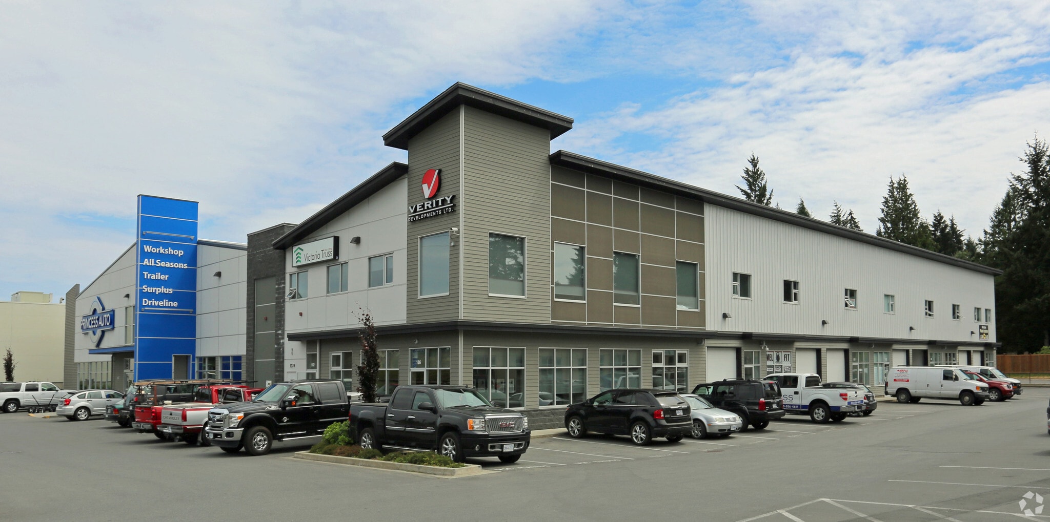 1037-1039 Langford Pky, Langford, BC à vendre Photo du bâtiment- Image 1 de 5