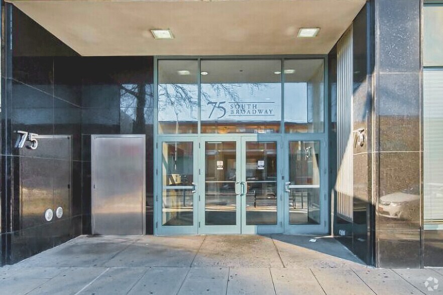 75 S Broadway, White Plains, NY à louer - Photo du bâtiment - Image 3 de 24