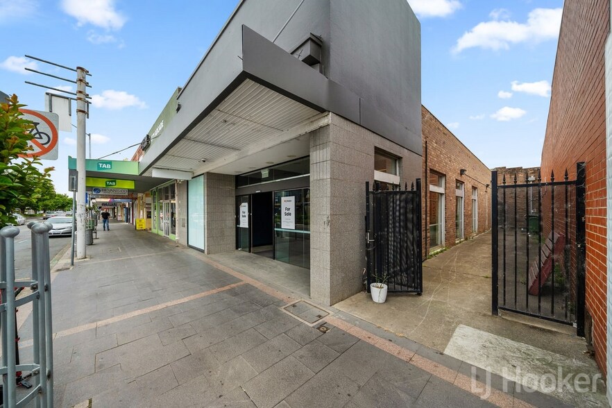 73 Monaro Ave, Kingsgrove for sale - Primary Photo - Image 1 of 32