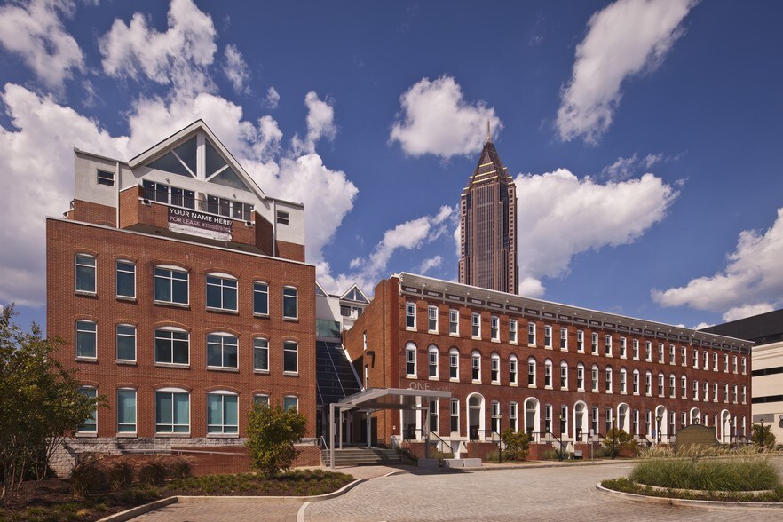 1 Baltimore Pl NW, Atlanta, GA à louer - Photo du bâtiment - Image 1 de 5