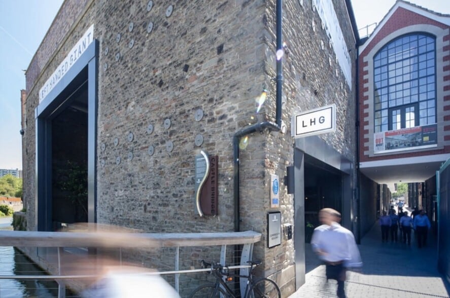 Hawkins Ln, Bristol à louer - Photo du bâtiment - Image 3 de 18