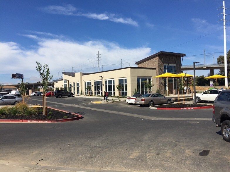 2910 Ramona Ave, Sacramento, CA for lease - Building Photo - Image 1 of 8