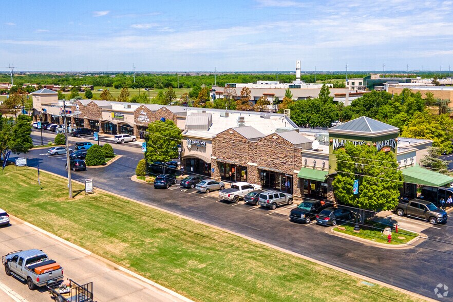 3521-3561 W Memorial Rd, Oklahoma City, OK à louer - Photo du bâtiment - Image 2 de 9