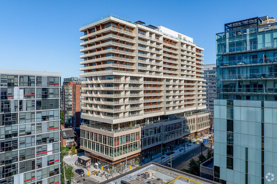 66 Bathurst St, Toronto, ON for lease - Primary Photo - Image 1 of 58
