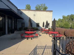 1511 S Batesville Rd, Greer, SC à louer Photo du bâtiment- Image 1 de 4