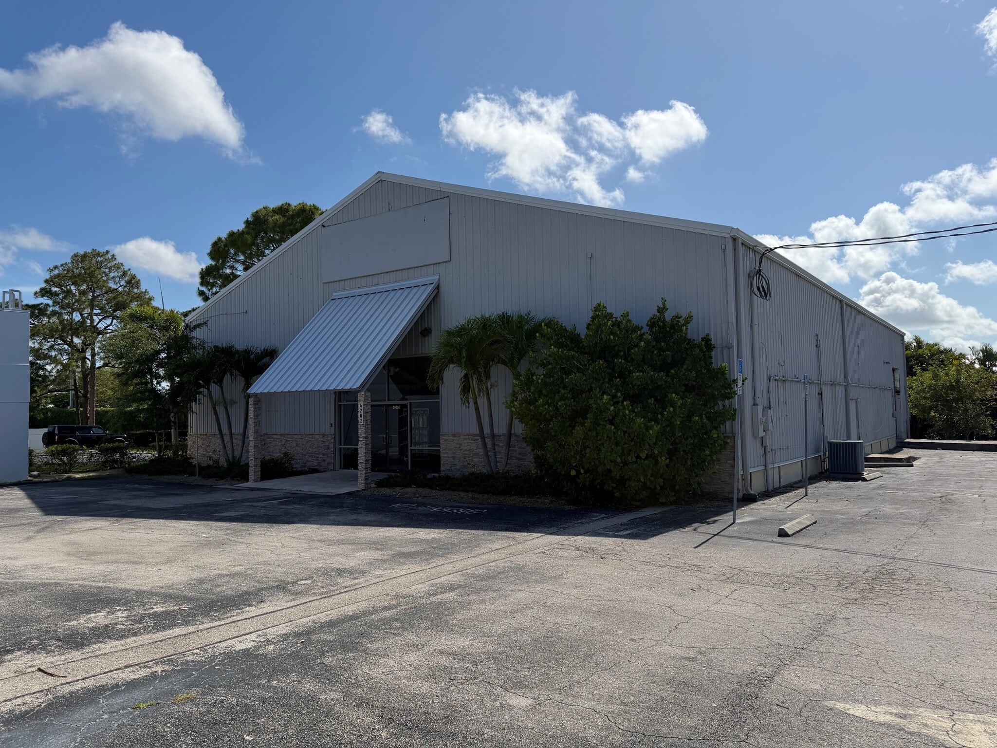 4200 Tamiami Trl N, Naples, FL for lease Building Photo- Image 1 of 12