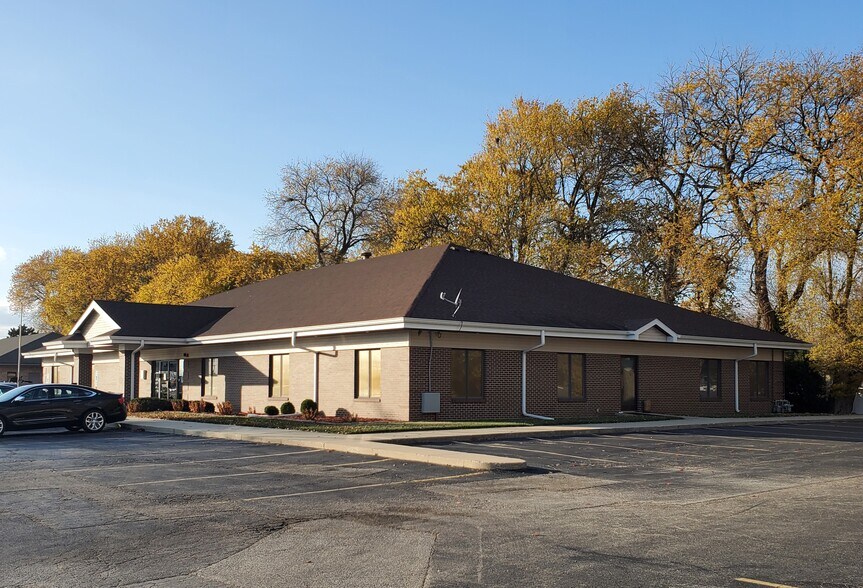 2509 W Iles Ave, Springfield, IL à louer - Photo du bâtiment - Image 2 de 14