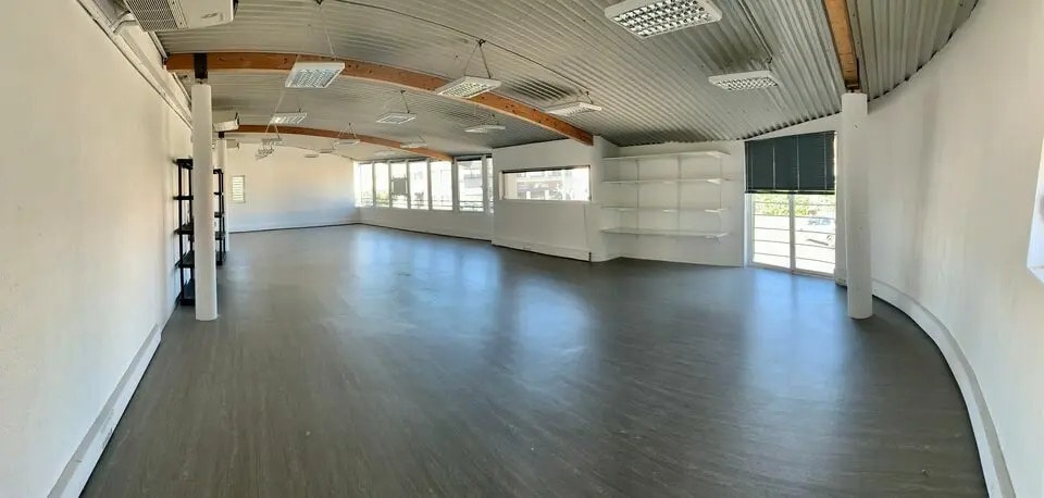 Office in Éguilles for lease - Interior Photo - Image 3 of 9