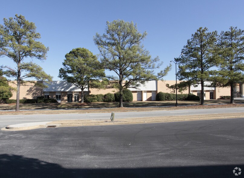 655 Great Southwest Pky SW, Atlanta, GA à louer - Photo du bâtiment - Image 2 de 2