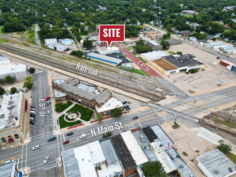 130 E 4th St, Newton, KS à louer - Photo du bâtiment - Image 3 de 6