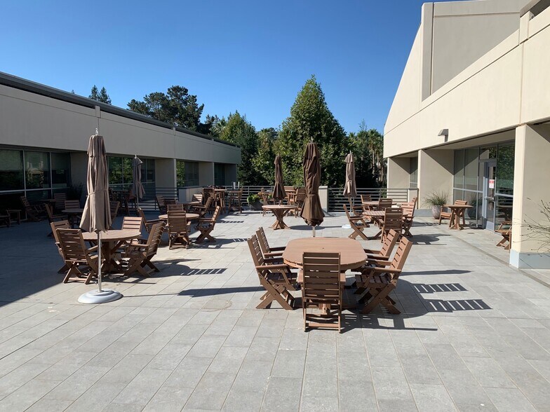900 Arastradero Rd, Palo Alto, CA à louer - Photo du bâtiment - Image 2 de 10