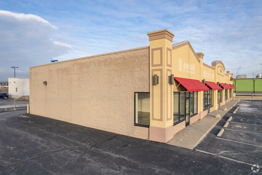 3015 N Holland Sylvania Rd, Toledo, OH for lease - Building Photo - Image 3 of 9