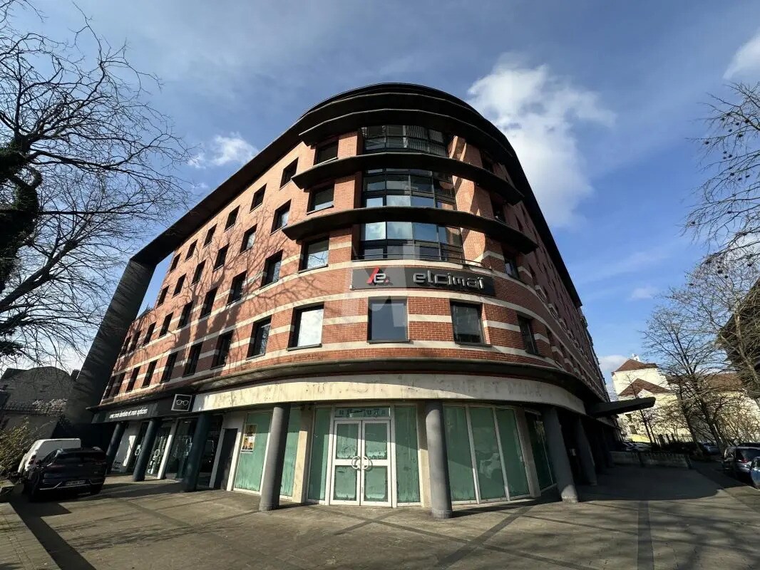Bureau dans Melun à louer Photo du bâtiment- Image 1 de 11