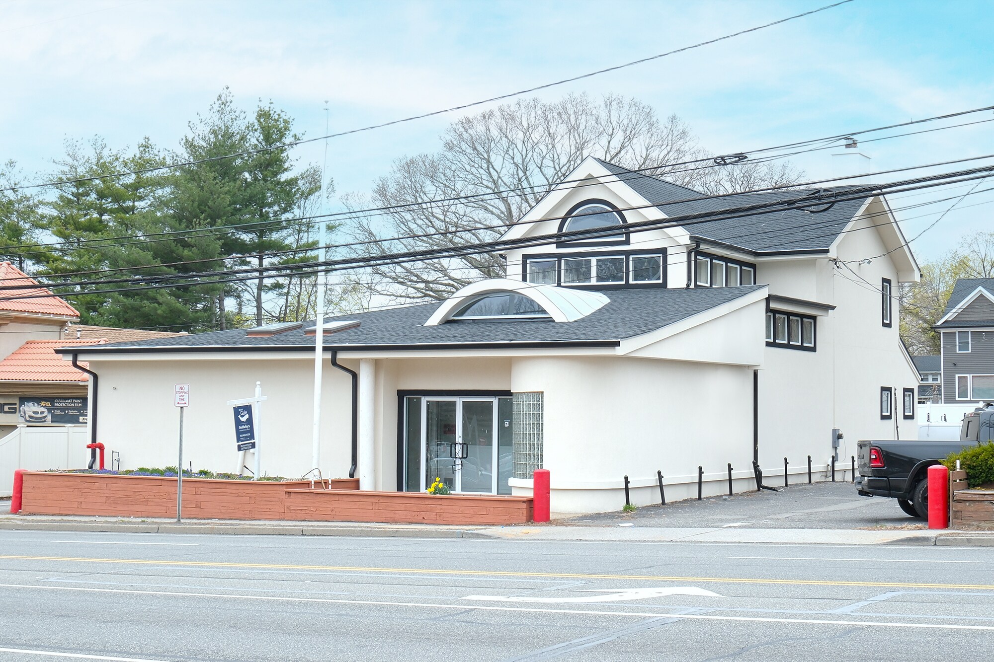 125 E Jericho Tpke, Huntington Station, NY à louer Photo principale- Image 1 de 11