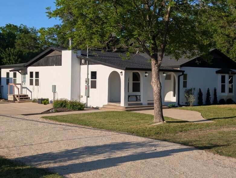 118 W Goforth Rd, Buda, TX à louer - Photo du bâtiment - Image 2 de 2