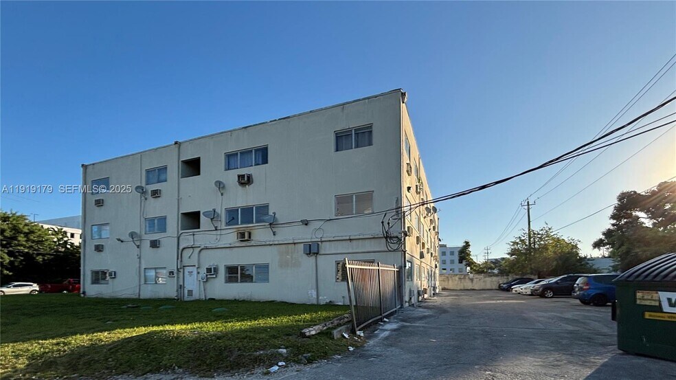 1400 NE 111th St, Miami, FL à vendre - Photo du bâtiment - Image 2 de 6