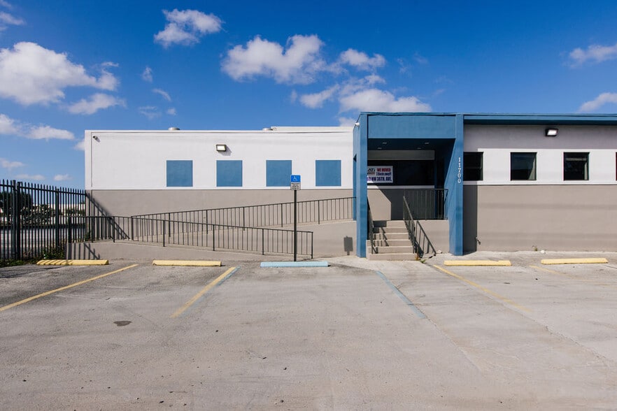 11700 NW 36th Ave, Miami, FL for lease - Building Photo - Image 3 of 5