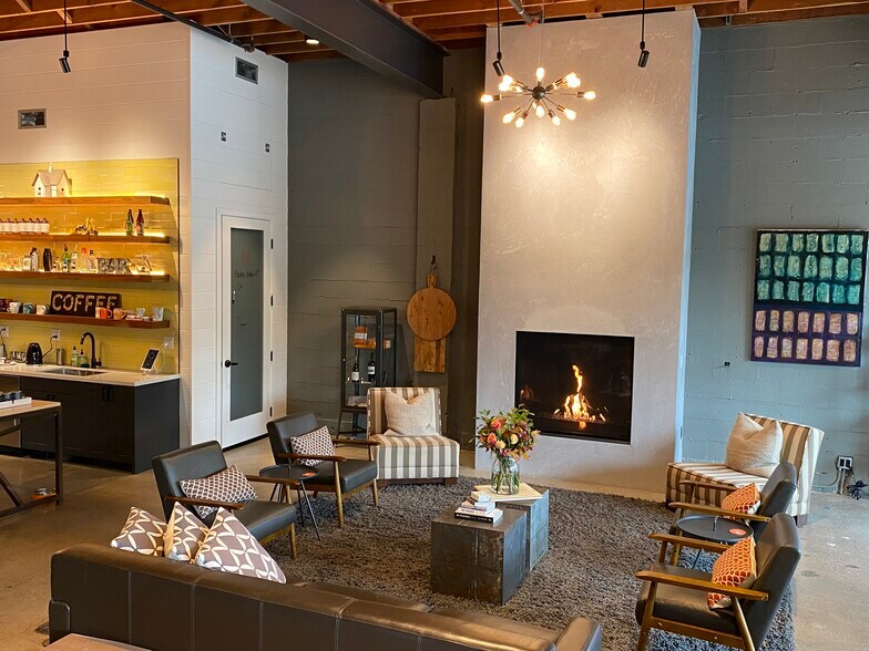 435 Center St, Healdsburg, CA à louer - Hall d’entrée - Image 2 de 13