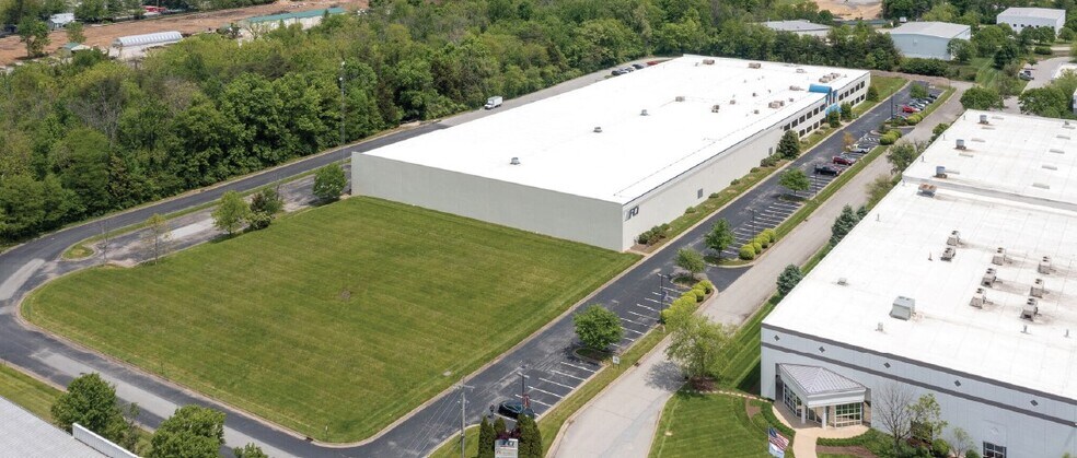 2100 Ampere Dr, Louisville, KY à louer - Photo du bâtiment - Image 2 de 3