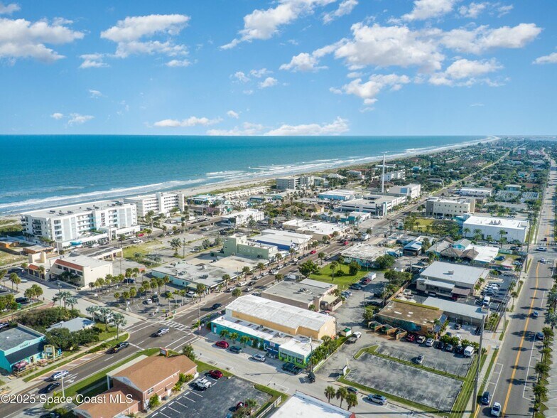 222 N 1st St, Cocoa Beach, FL à vendre - Aérien - Image 2 de 8